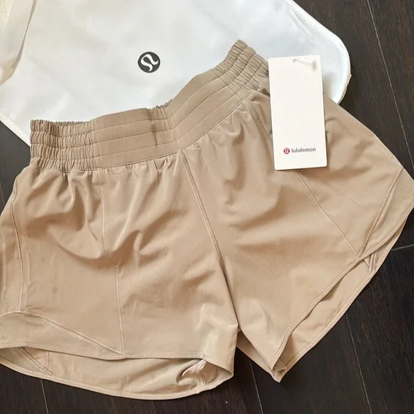 LULULEMON HOTTY HOT HR SHORTS 4” in SHEER OAK SZ 6 NWT - Picture 2 of 6